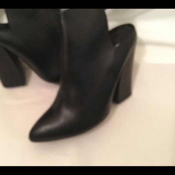 Intentionally Blank Women's 4.25”  block Heels - Picture 3 of 12